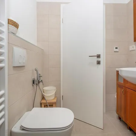 1 Bedroom Cozy In