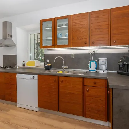 1 Bedroom Cozy In * Lukezi