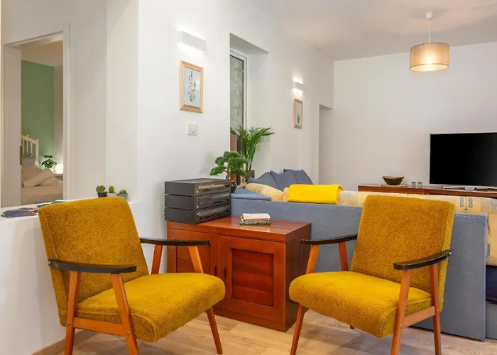 1 Bedroom In * Lukezi