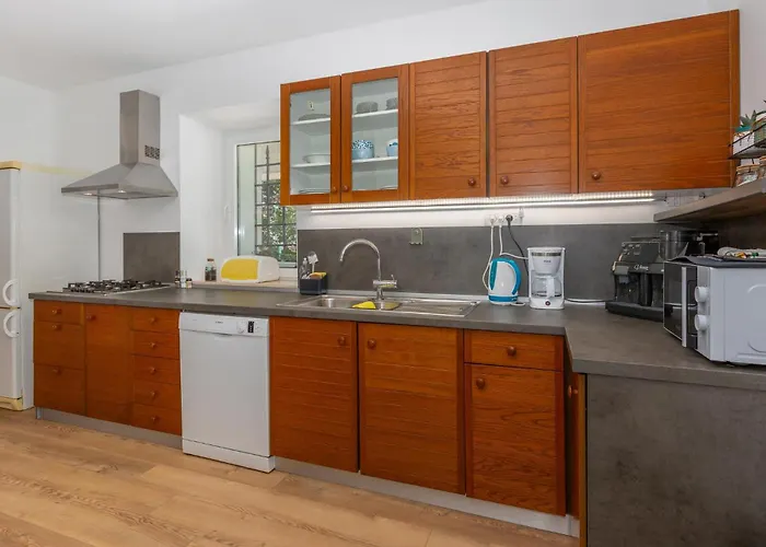 1 Bedroom In * Lukezi